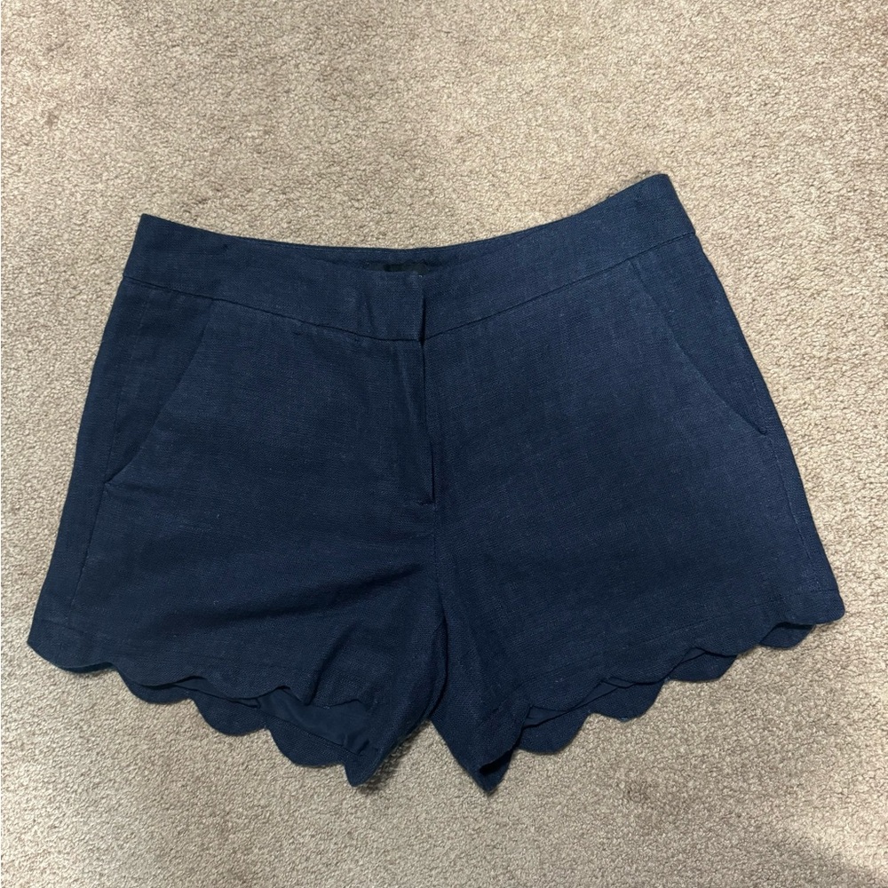 Like new linen blend shorts with scallop edge